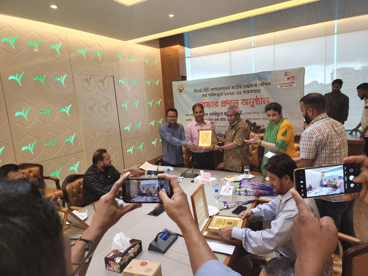 সিলেট সিটি কর্পোরেশনের সার্বিক কর্মকান্ড, জাতীয় শুদ্ধাচার কৌশল কর্ম পরিকল্পনা ২০২১-২২ যথাযথ বাস্তবায়নে অবদান রাখায় পুরস্কার প্রদান