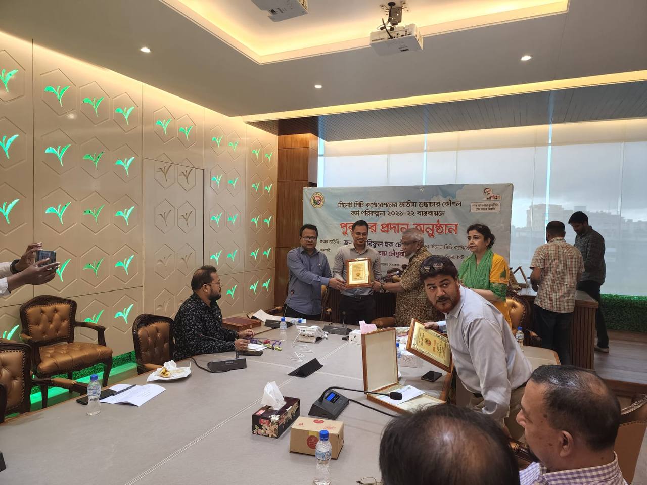 সিলেট সিটি কর্পোরেশনের সার্বিক কর্মকান্ড, জাতীয় শুদ্ধাচার কৌশল কর্ম পরিকল্পনা ২০২১-২২ যথাযথ বাস্তবায়নে অবদান রাখায় পুরস্কার প্রদান