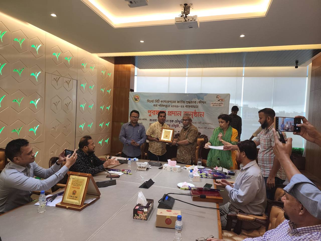 সিলেট সিটি কর্পোরেশনের সার্বিক কর্মকান্ড, জাতীয় শুদ্ধাচার কৌশল কর্ম পরিকল্পনা ২০২১-২২ যথাযথ বাস্তবায়নে অবদান রাখায় পুরস্কার প্রদান