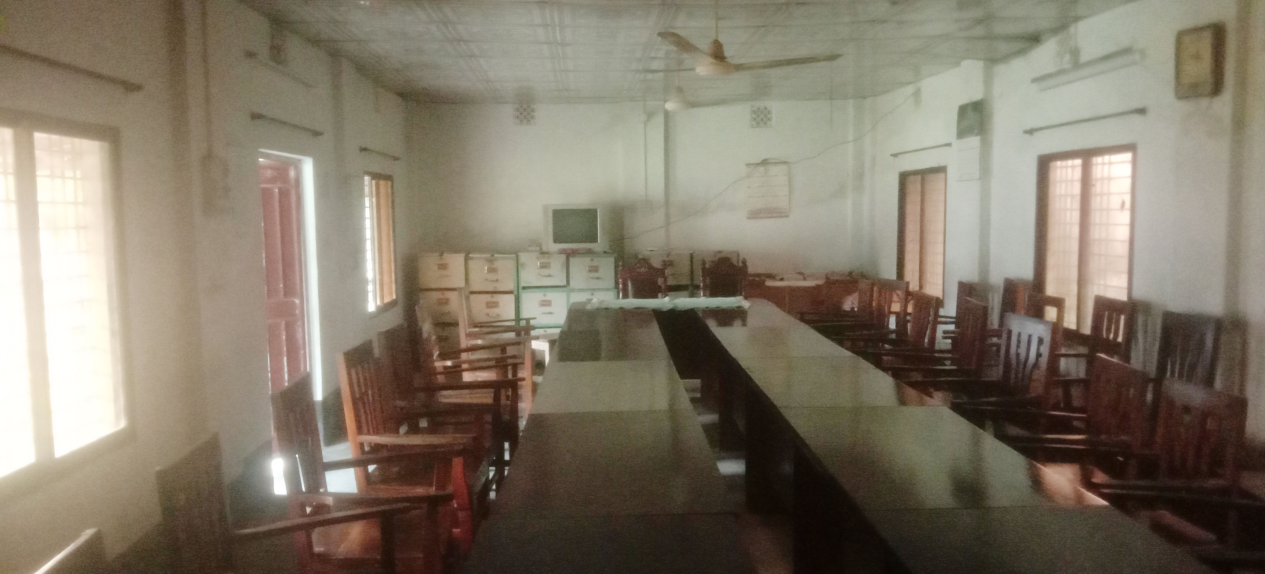 শিক্ষক কর্মচারী কক্ষ