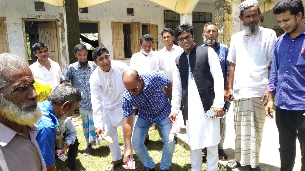 ডেংগু রোধে ভয়াবহতা সম্পর্কে সচেতনতা মূলক পরিষ্কার পরিছন্নতা অভিযান। 