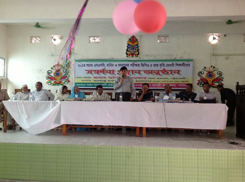 এসএসসি, দাখিল ও সমমানের পরীক্ষায় জিপিএ ৫ প্রাপ্তদের উদ্দেশ্যে বক্তব্য রাখছেন জেলা প্রশাসক, পটুয়াখালী জনাব অমিতাভ সরকার