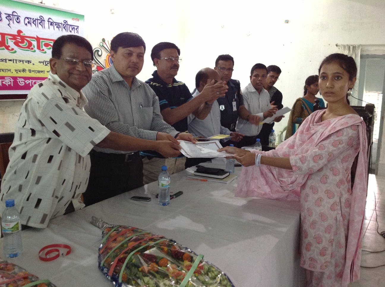 প্রকৌশলী এম.এ হক পরিচালিত হাতেম আলী মেধা বৃত্তি ট্রাস্ট ও উপজেলা পরিষদের উদ্যোগে জিপিএ ৫ প্রাপ্তদের সংবর্ধনা ২০১৩