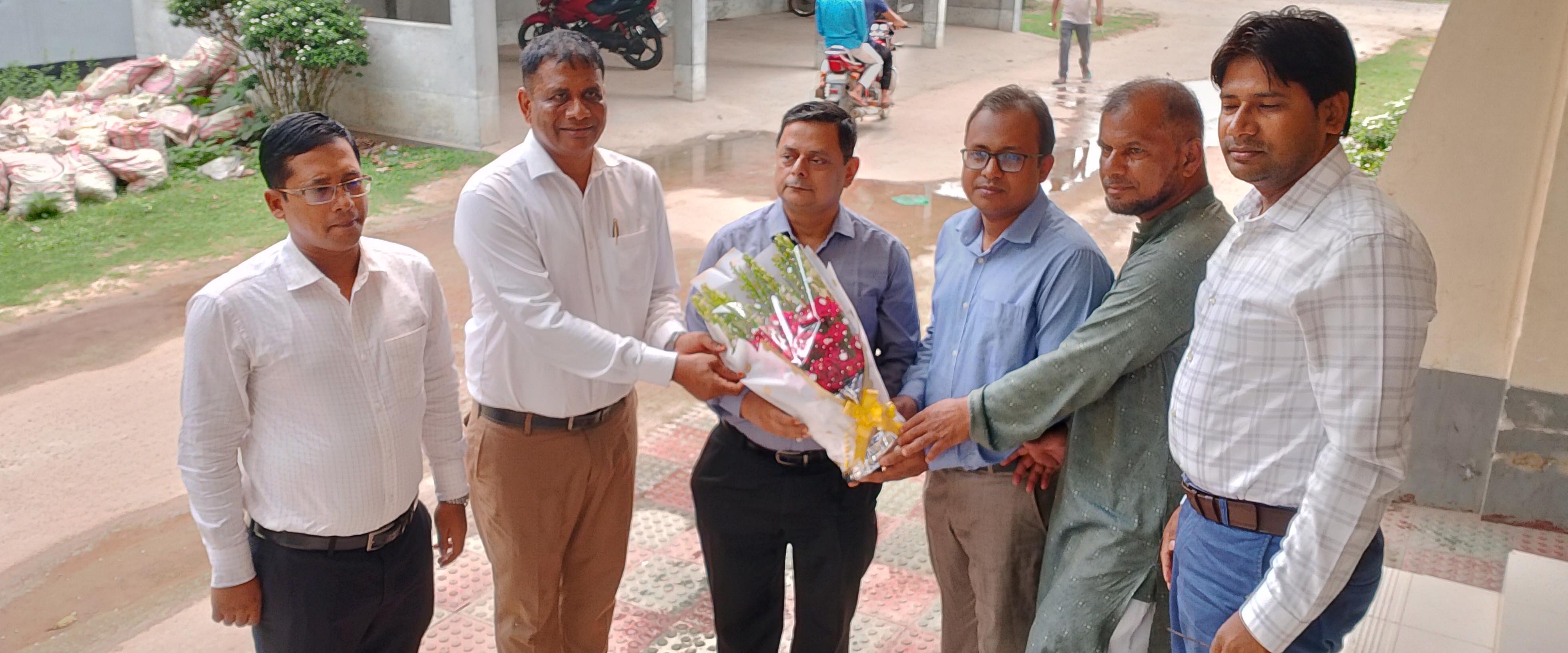 পরিচালক (অতিরিক্ত সচিব ) প্রধানমন্ত্রীর শিক্ষা সহায়তা ট্রাস্ট, ঢাকা মহোদয় কে বরণ