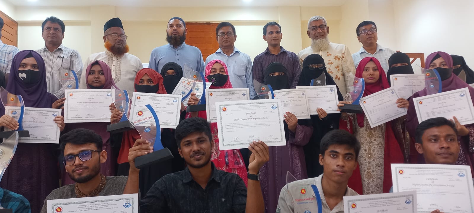2022 ও 2023 সালে এসএসসি, দাখিল, ভোকেশনাল, এইচএসসি, আলিম ও ব্যবসায় শিক্ষায় উপজেলা পর্যায়ে প্রথম স্থান অর্জনকারী শিক্ষার্থীদের মাঝে ক্রেস্ট ও সনদ বিতরণ অনুষ্ঠান
