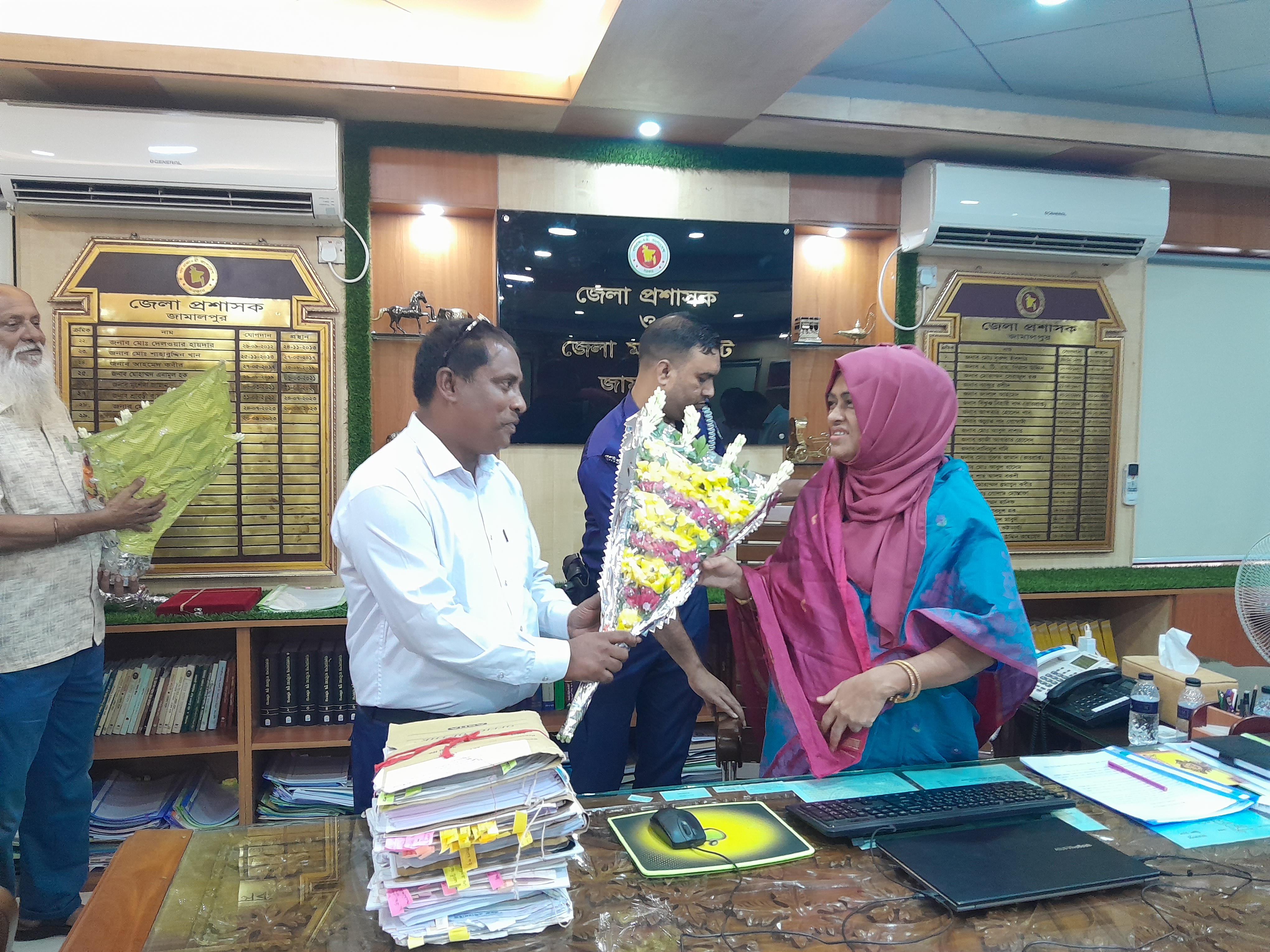 ব্যানার ০২