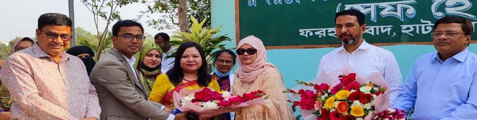 চট্টগ্রাম জেলা প্রশাসক আবুল বাসার মোহাম্মদ ফখরুজ্জামান ও তাঁর সহধর্মিণী তানজিয়া রহমানকে সেফ হোম এর পক্ষ হতে ফুলেল শুভেচ্ছা।