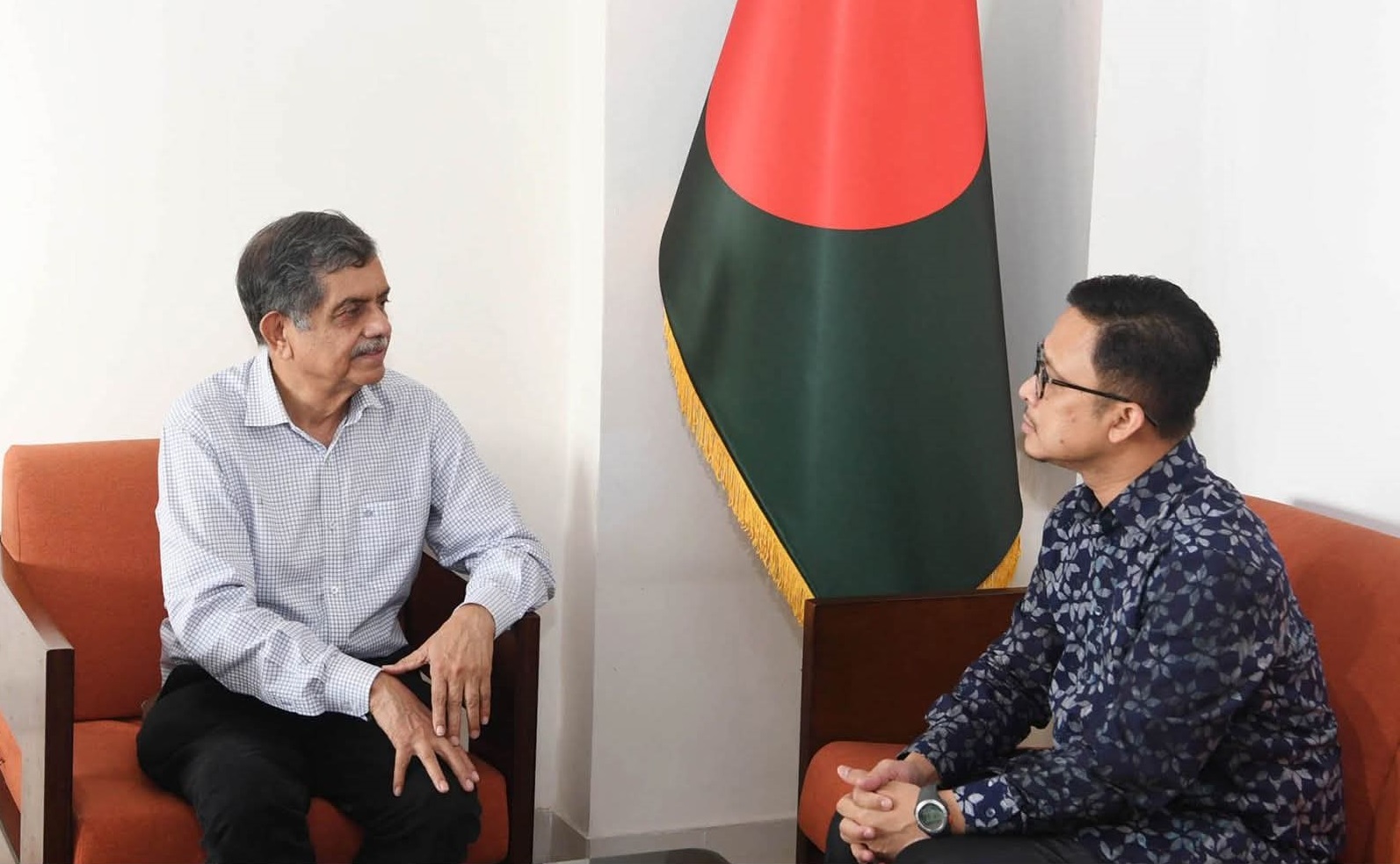 শিক্ষা উপদেষ্টা অধ্যাপক ড. চৌধুরী রফিকুল আবরারের সাথে আজ মন্ত্রণালয়ে তাঁর অফিসকক্ষে বাংলাদেশে মালয়েশিয়ার হাইকমিশনার Mohd Shuhada Othman সাক্ষাৎ করেন।