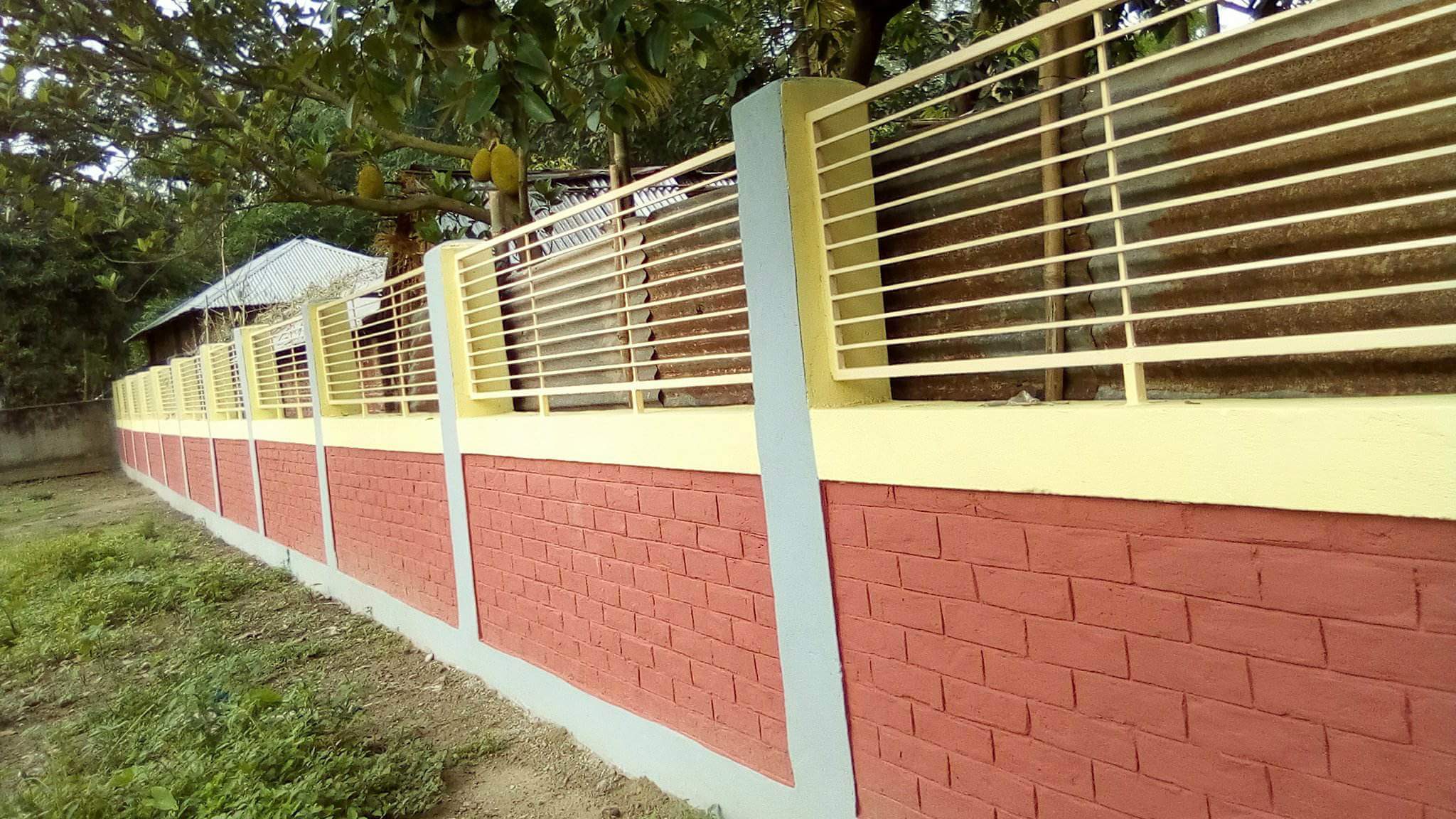 পশ্চিম শংকরপুর সরকারী প্রাথমিক বিদ্যালয়ের সীমানা প্রাচীর ।