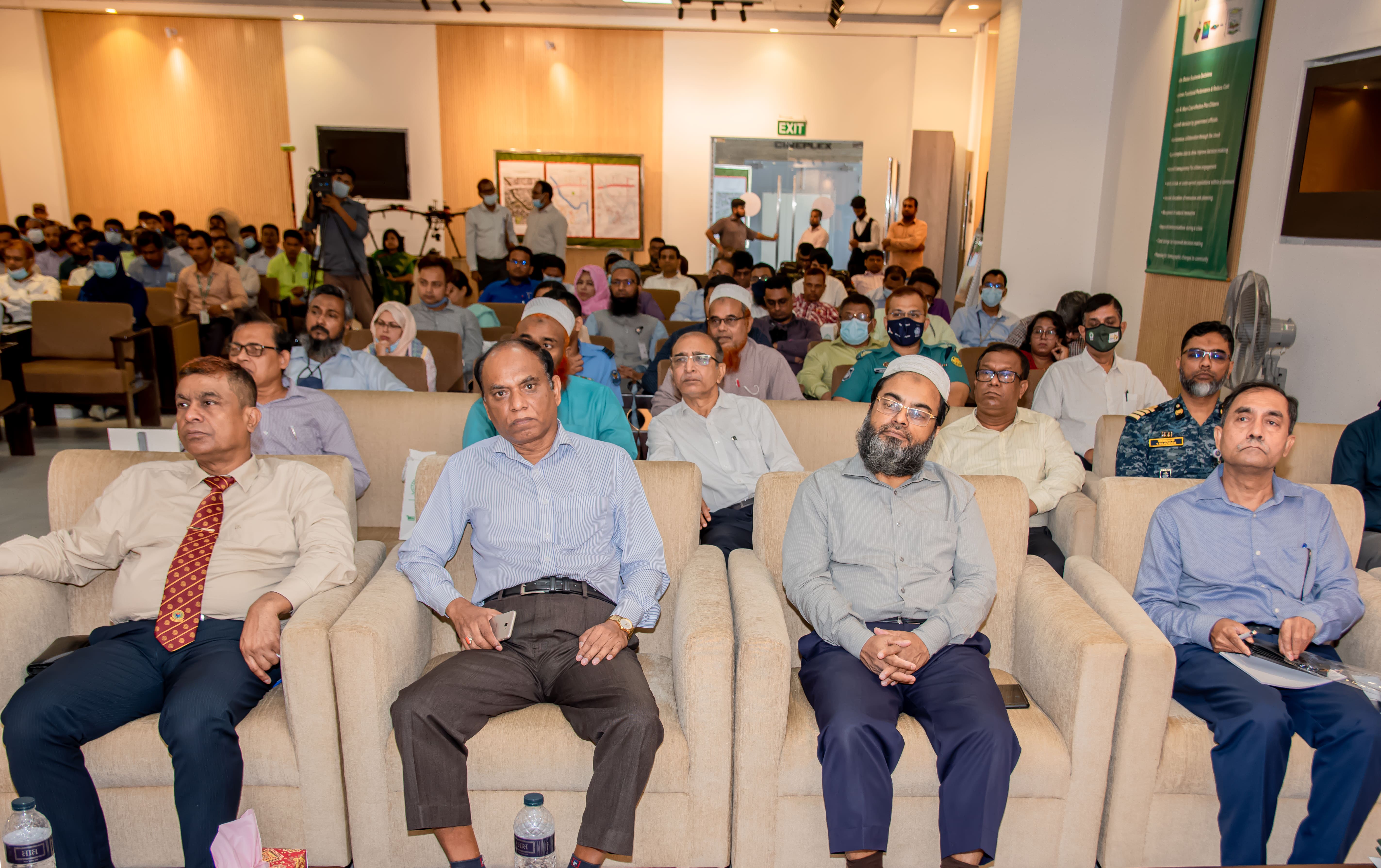 আকাশ আলোকচিত্র ধারণের মাধ্যমে ঢাকা শহর ও পার্শবর্তী এলাকার বৃহৎ স্কেলের টোপোগ্রাফিক্যাল মানচিত্র প্রণয়ন সেমিনার