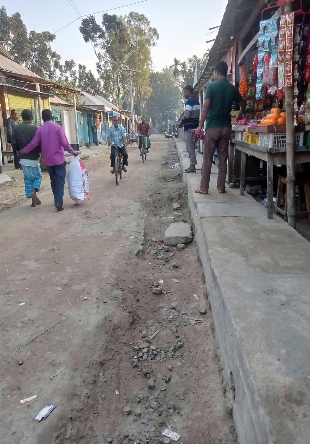 ছাইতানতলা বাজারের ড্রেন নির্মাণ এর ছবি।