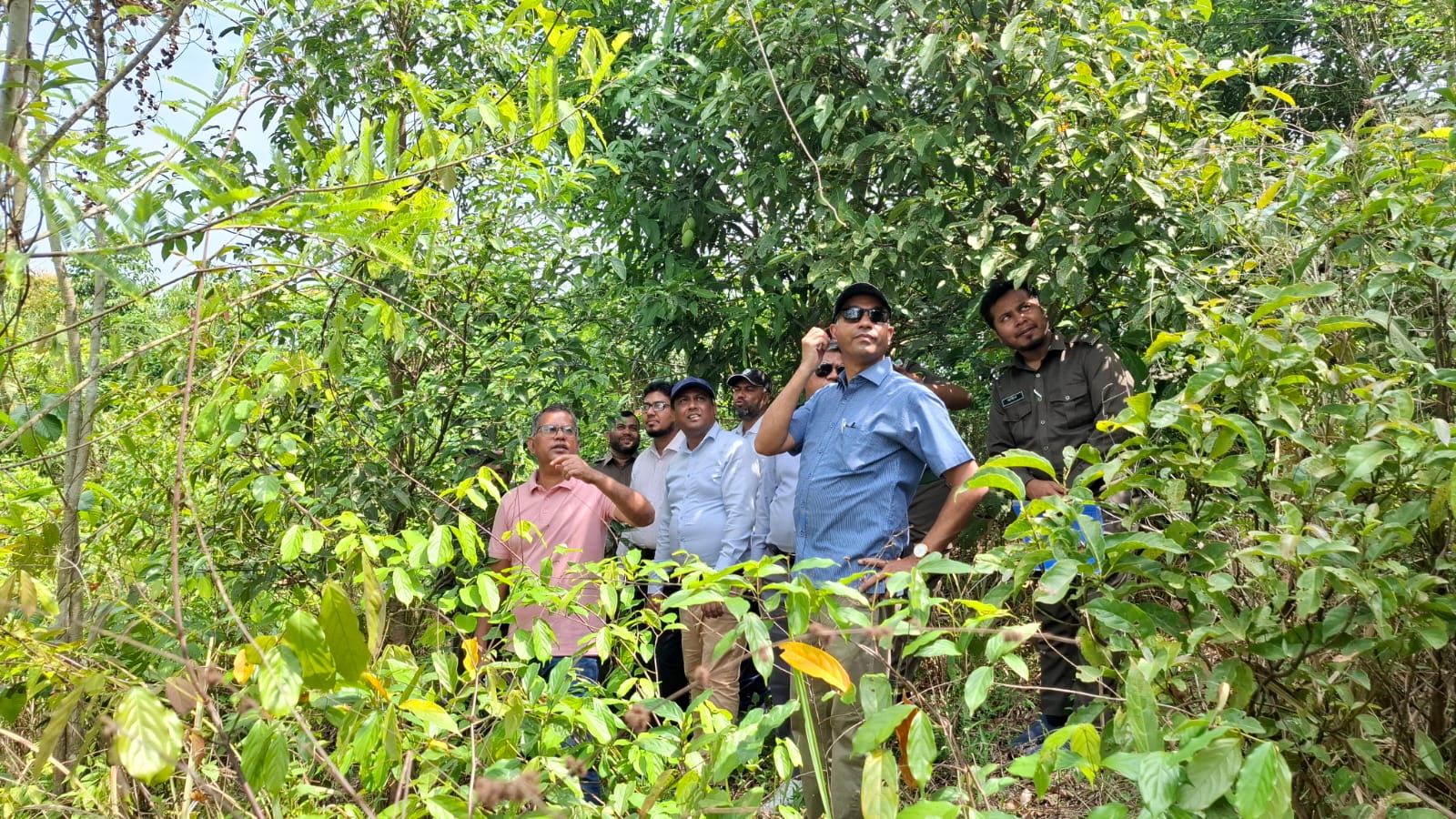 প্রধান বন সংরক্ষক মহোদয়ের বাগান পরিদর্শন