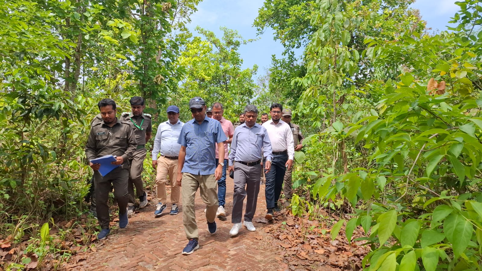 প্রধান বন সংরক্ষক মহোদয়ের বাগান পরিদর্শন