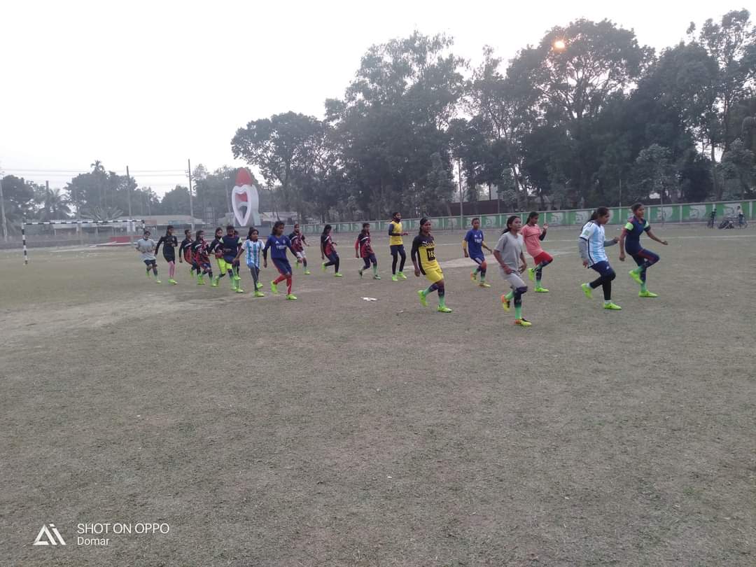 নীলফামারী জেলা ক্রীড়া অফিসের আয়োজনে ডোমার উপজেলায় ফুটবল প্রশিক্ষণের চিত্র