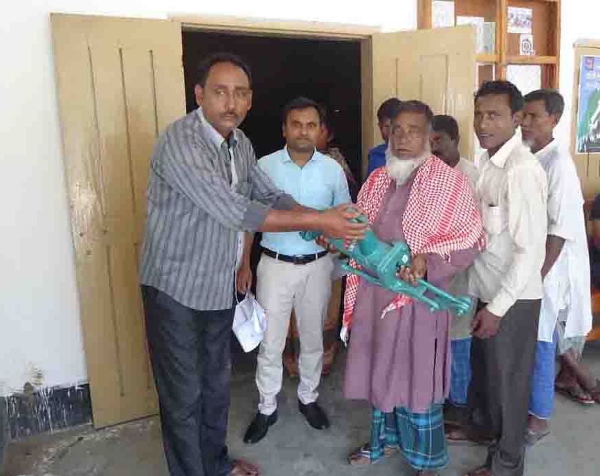শ্রীপুর ইউনিয়নে বিভিন্ন স্কুলে ব্রেঞ্চ সরবরাহ করন