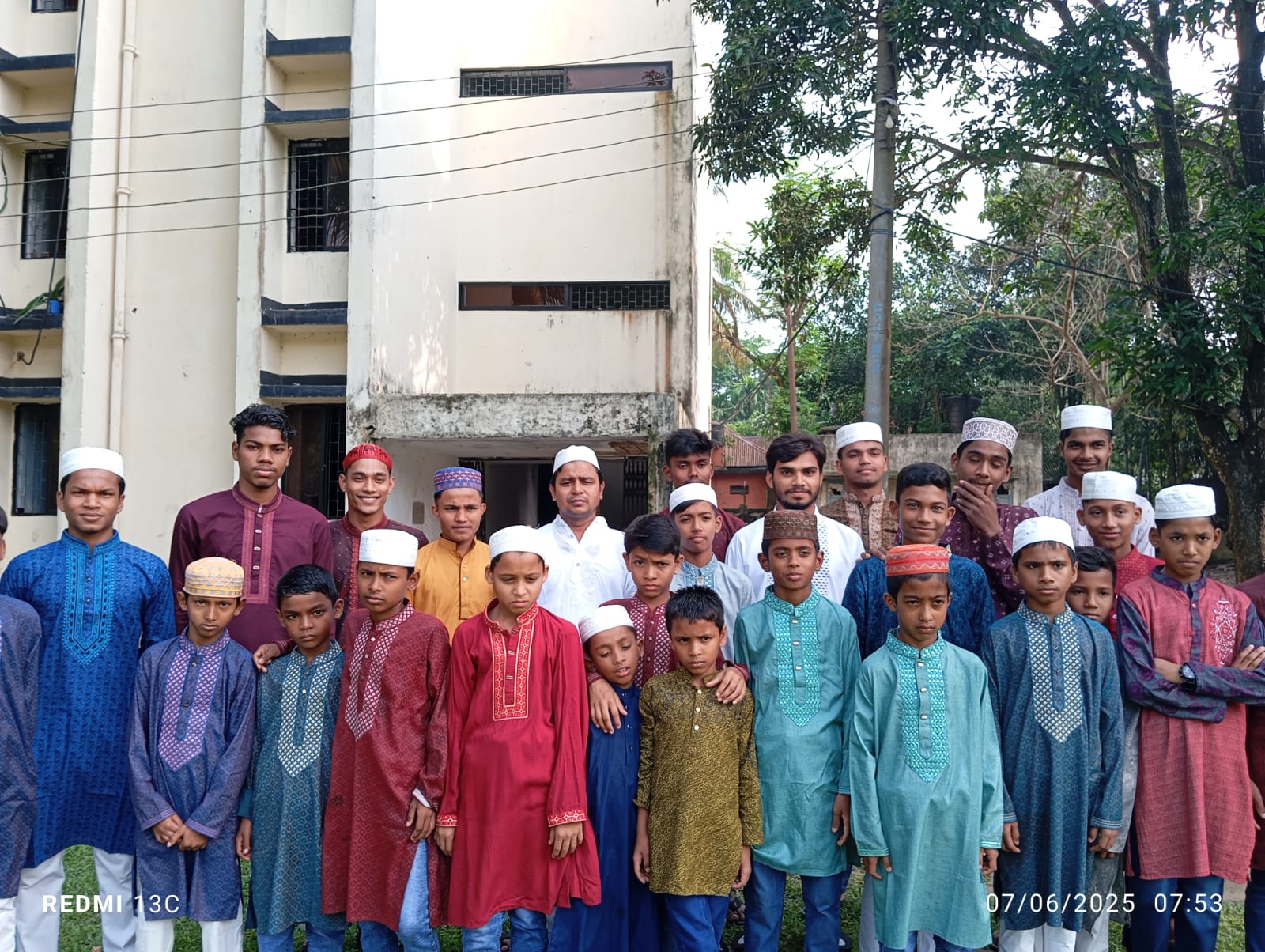 হাসি খুশি পরিবার