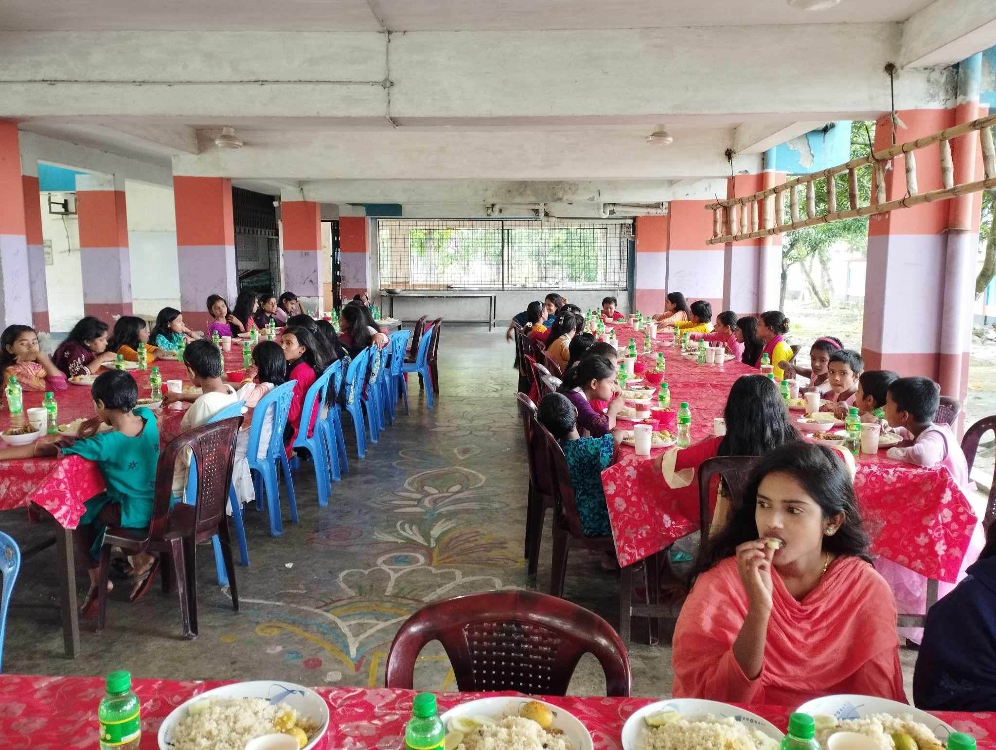 উন্নতমানের খাবার পরিবেশন এর সময়