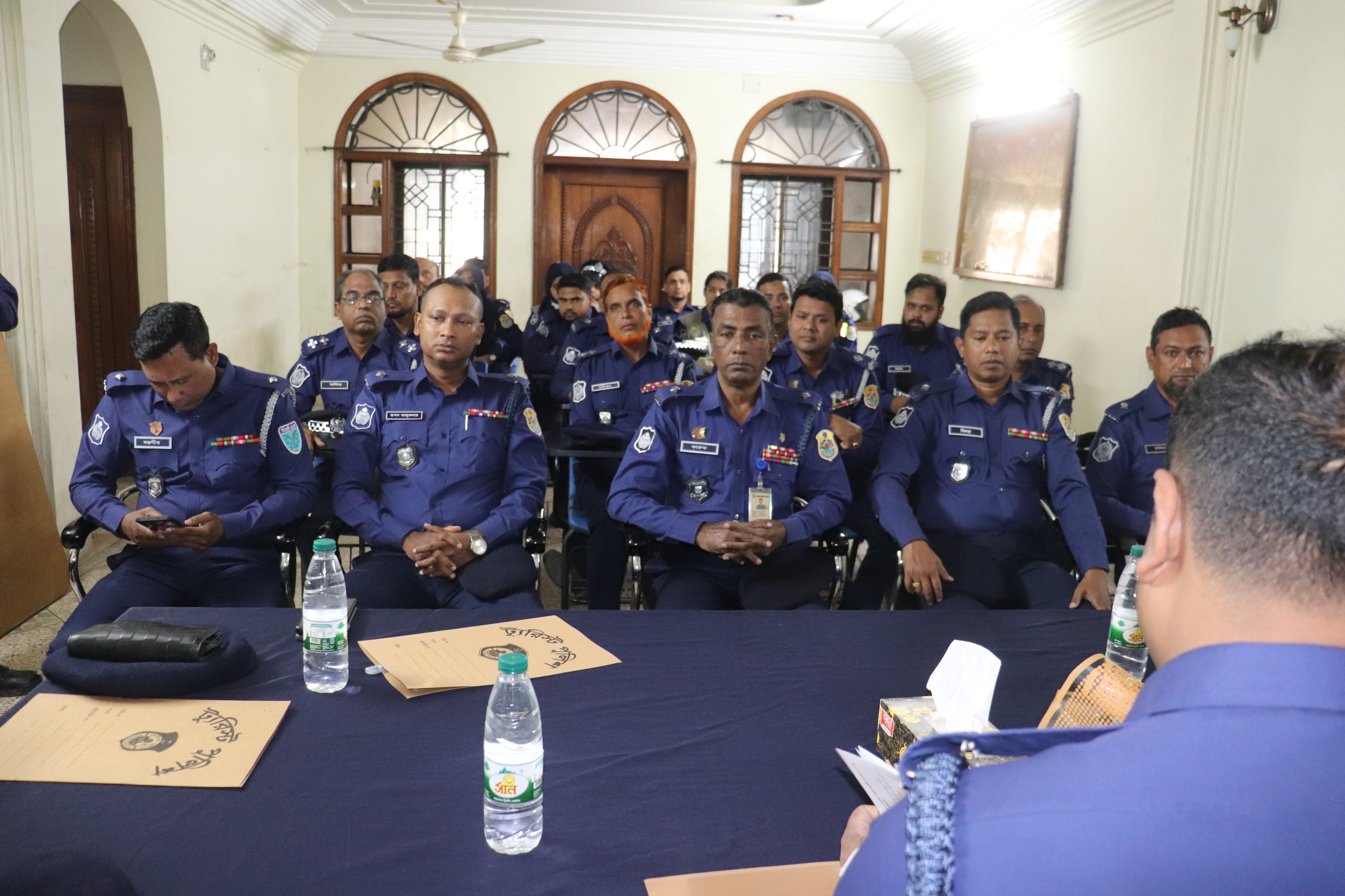 সভায় উপস্থিত অফিসার ও ফোর্স।