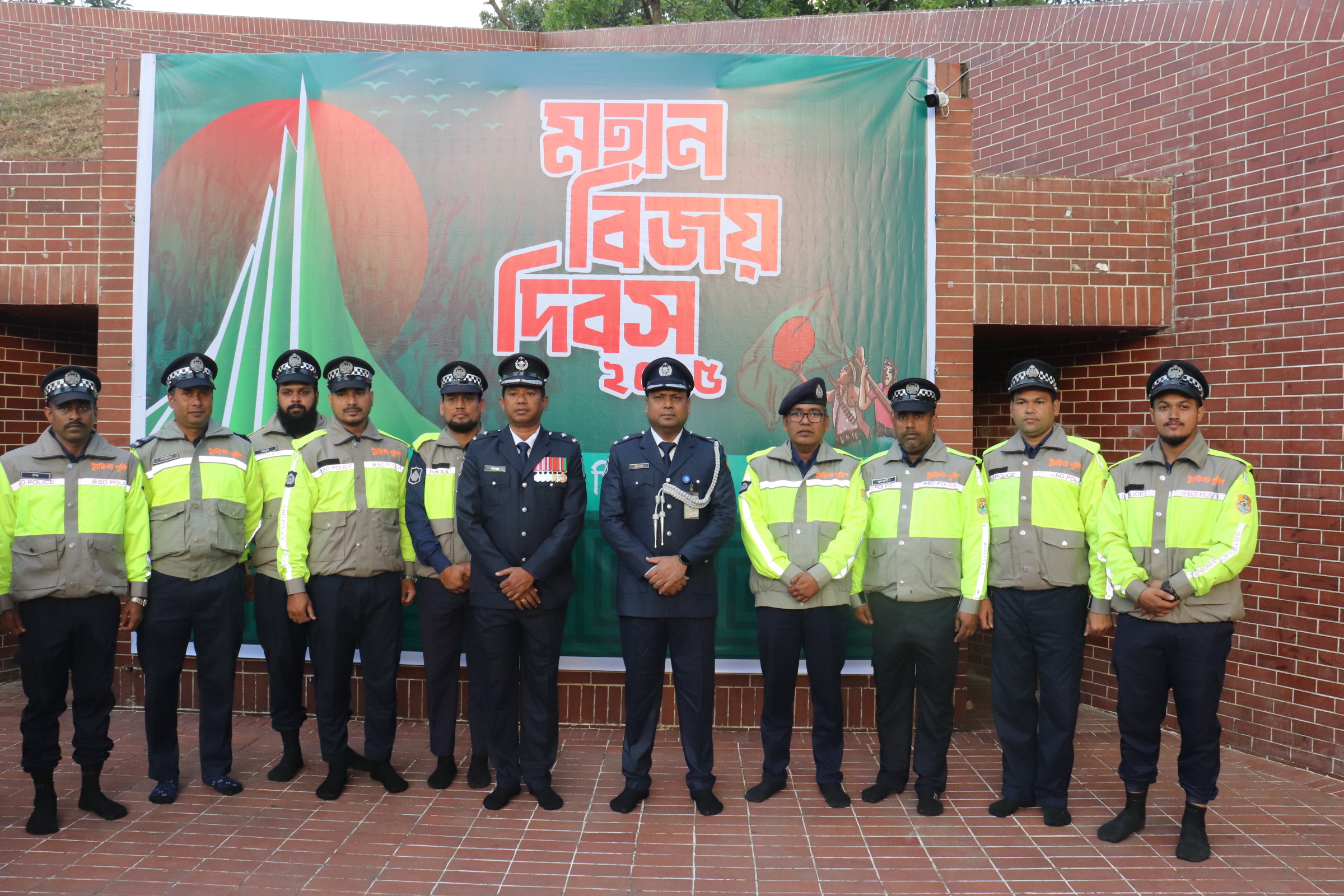 “মহান বিজয় দিবস উপলক্ষে ট্যুরিস্ট পুলিশ, সিলেট রিজিয়নের উদ্যোগে ভোরের প্রথম প্রহরে জাতির শ্রেষ্ঠ সন্তানদের প্রতি গভীর শ্রদ্ধা নিবেদন।”