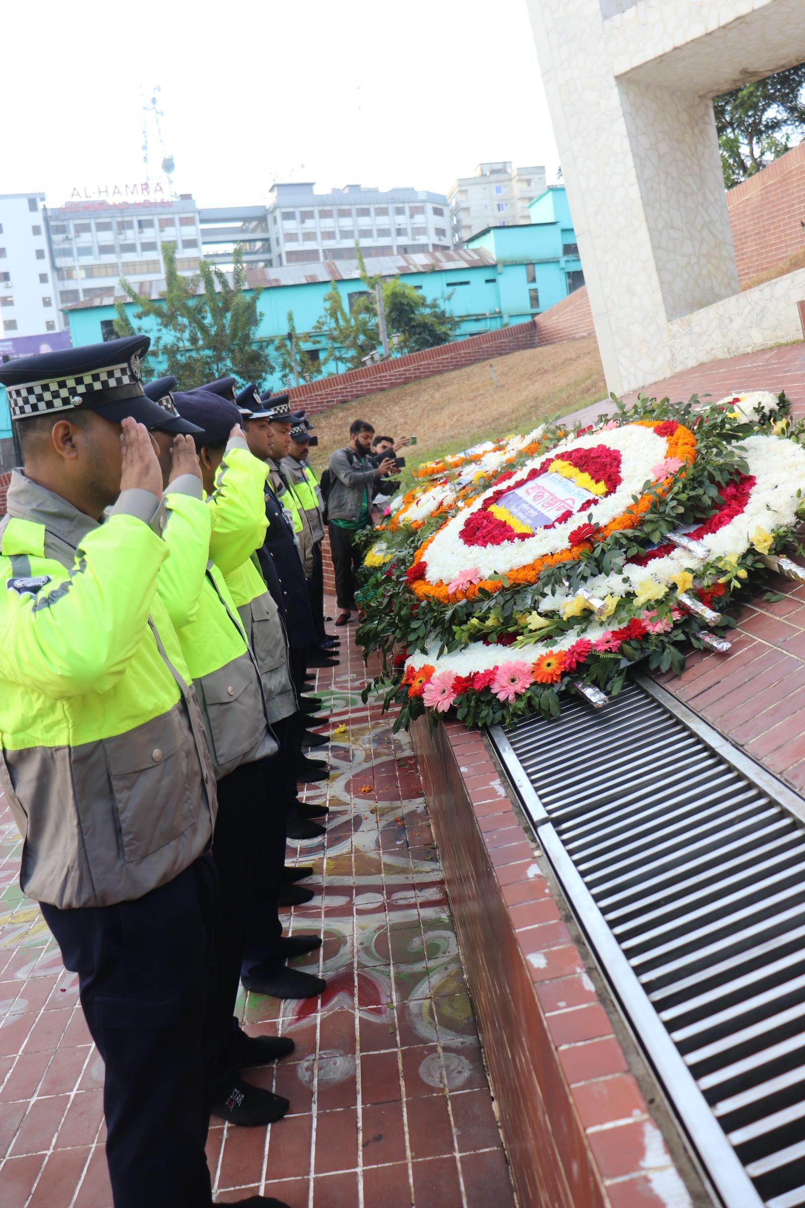 “মহান বিজয় দিবস উপলক্ষে ট্যুরিস্ট পুলিশ, সিলেট রিজিয়নের উদ্যোগে ভোরের প্রথম প্রহরে জাতির শ্রেষ্ঠ সন্তানদের প্রতি গভীর শ্রদ্ধা নিবেদন।”