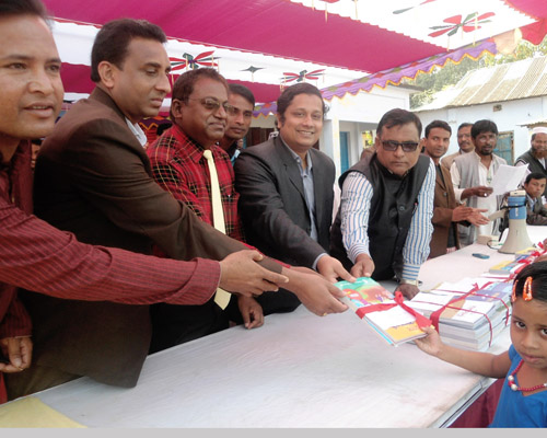 ত্রাণ ও পুরস্কার বিতরণ