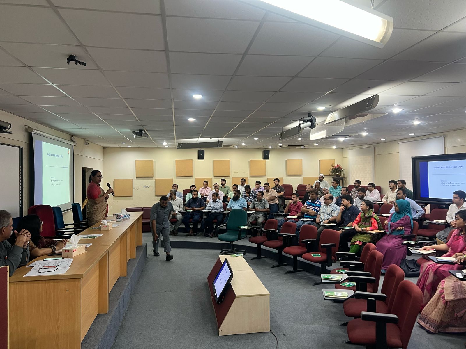 ঢাকা বিশ্ববিদ্যালয়ে আয়কর তথ্য-সেবা।