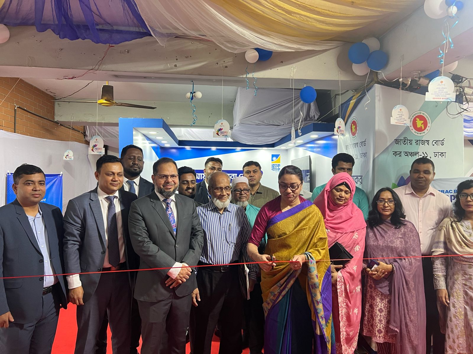 জাহাঙ্গীরনগর বিশ্ববিদ্যালয়ের জহির রায়হান মিলনায়তনে, জাহাঙ্গীরনগর বিশ্ববিদ্যালয় প্রশাসন ও জাহাঙ্গীরনগর বিশ্ববিদ্যালয় শিক্ষক সমিতির আয়োজনে এবং কর অঞ্চল-১১, ঢাকা এর সহযোগিতায় উৎসব মুখর পরিবেশে জাহাঙ্গীরনগর বিশ্ববিদ্যালয়ের শিক্ষক-শিক্ষিকা-কর্মকর্তা-কর্মচারীদের স্বতঃস্ফূর্ত অংশগ্রহণে আয়কর তথ্য-সেবা প্রদান, ২০২৪ এর উদ্বোধন করেন কর অঞ্চল-১১,ঢাকা এর মাননীয় কর কমিশনার মিজ্ শারমিন ফেরদৌসী স্যার ও জাহাঙ্গীরনগর বিশ্ববিদ্যালয়ের উপাচার্য(ভিসি) স্যার। এছাড়া কর অঞ্চল-১১ এর অতিরিক্ত কর কমিশনার,যুগ্ম কর কমিশনার ও উপ কর কমিশনারবৃন্দ সহ  শিক্ষক সমিতির নেতৃবৃন্দ উপস্থিত ছিলেন।