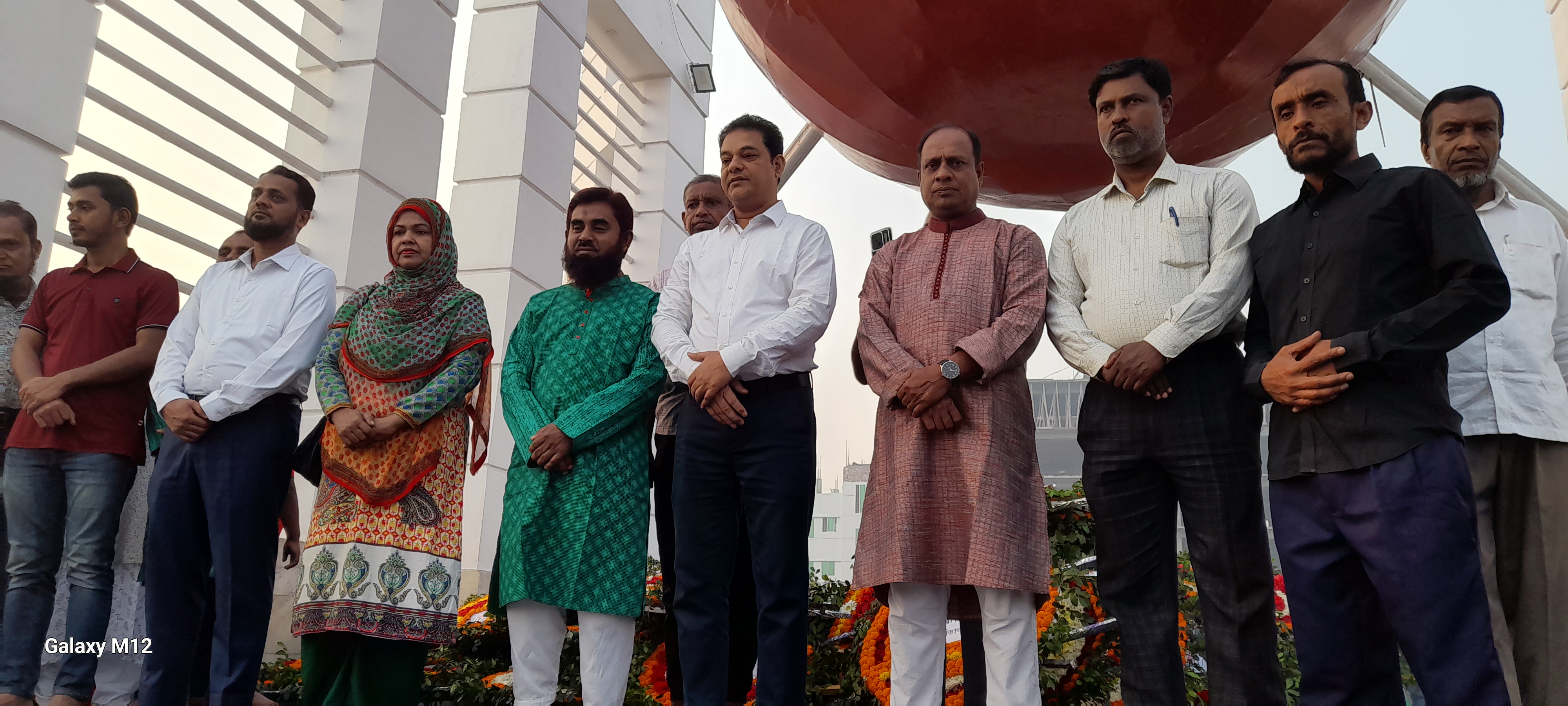 স্বাধীনতা দিবসে পুষ্পস্তবক অর্পণ