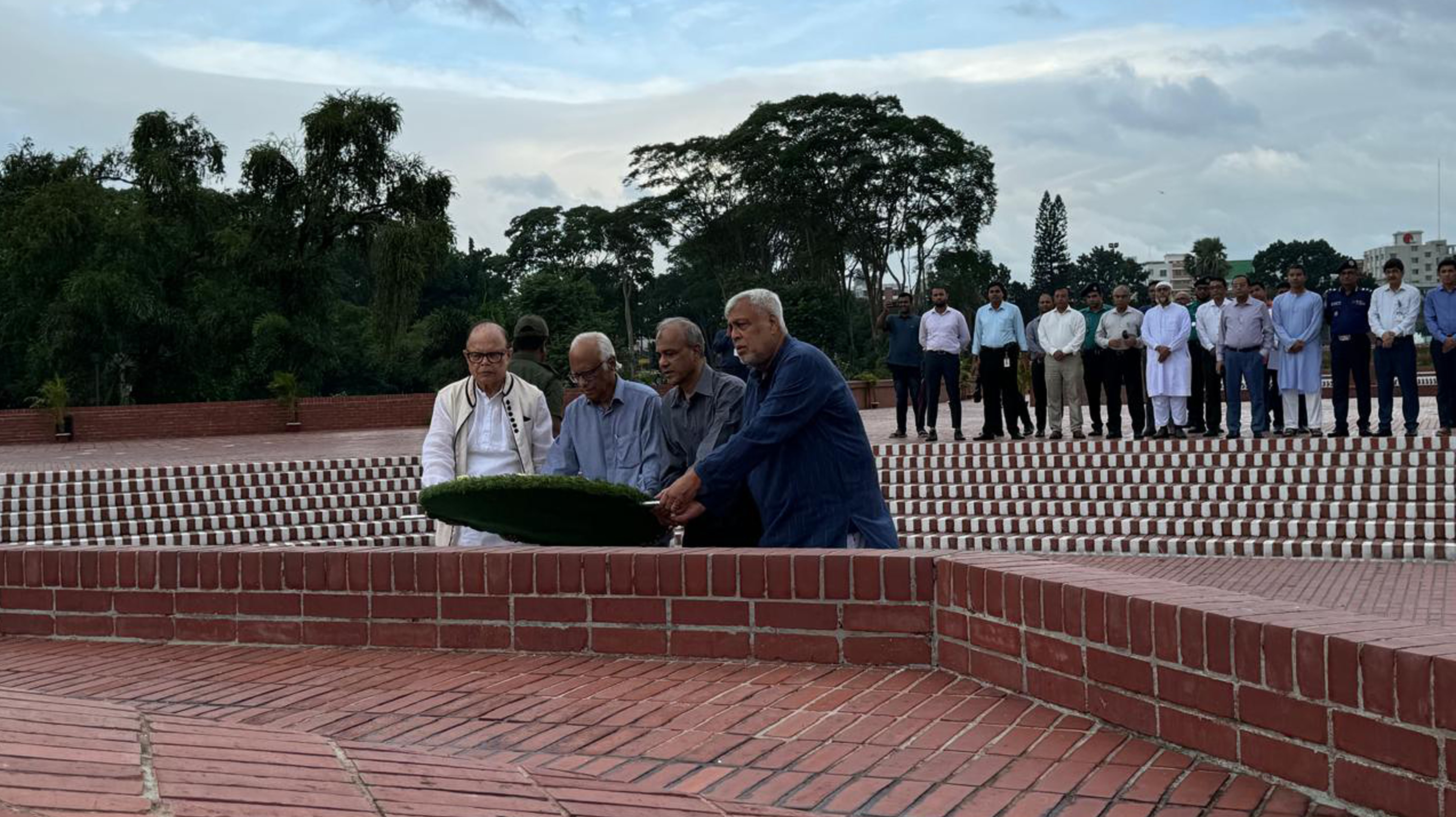 মাননীয় উপদেষ্টা