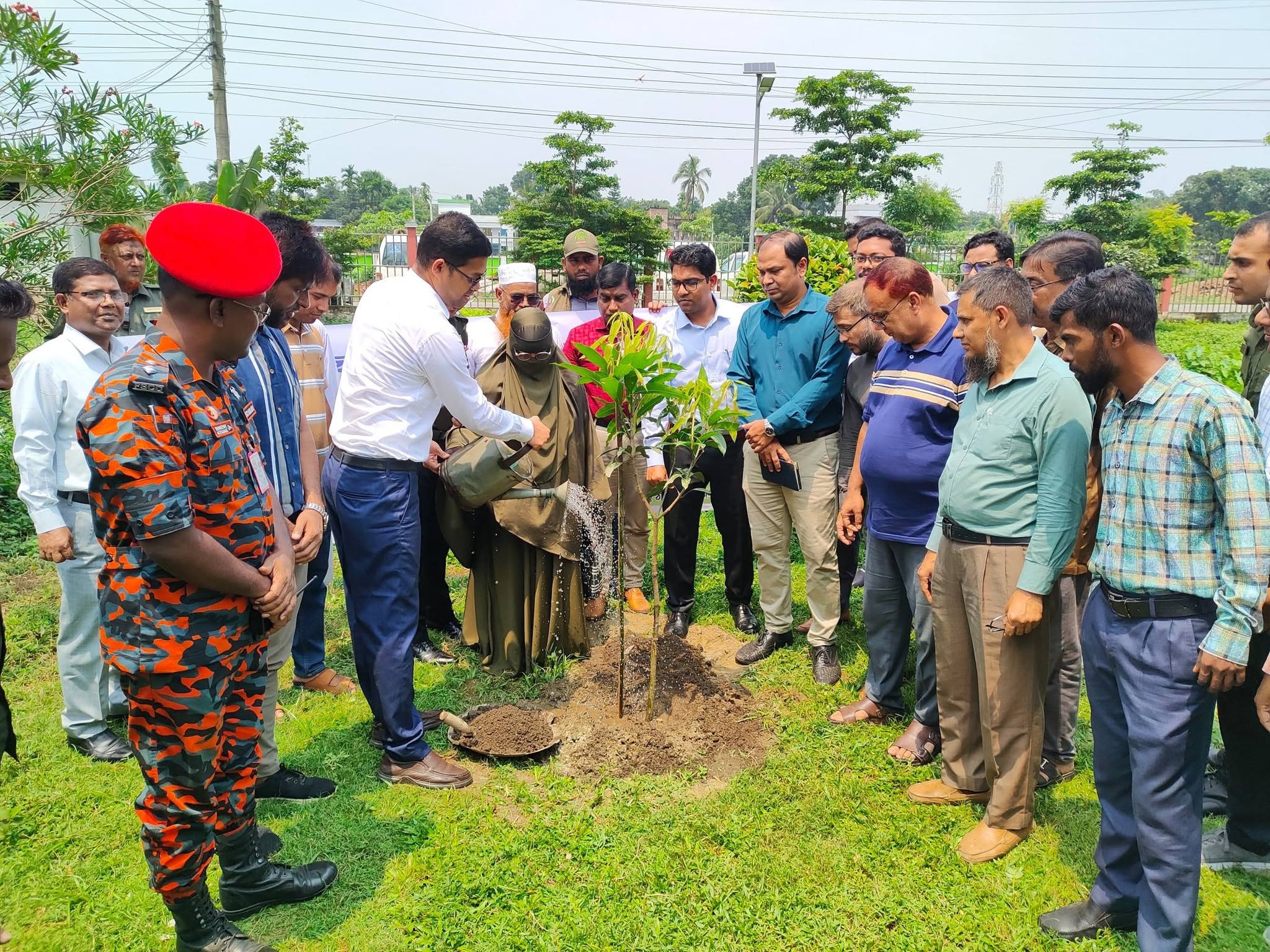 পরিবেশ রক্ষায় মাননীয় প্রধানমন্ত্রীর ৫ বছরে ২৫ কোটি বৃক্ষরোপণ কর্মসূচির অংশ হিসেবে ঠাকুরগাঁও-এ বৃক্ষরোপণ