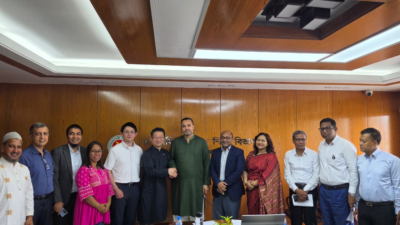 জাপানি প্রতিনিধি দলের সাথে মাননীয় প্রধানমন্ত্রীর শিক্ষা বিষয়ক উপদেষ্টা জনাব মাহদী আমিন মহোদয় এর উপস্থিতিতে এবং অত্র বিভাগের সচিব জনাব দাউদ মিয়া এনডিসি মহোদয়ের সভাপতিত্বে অনুষ্ঠিত সভার কিছু স্থিরচিত্র।