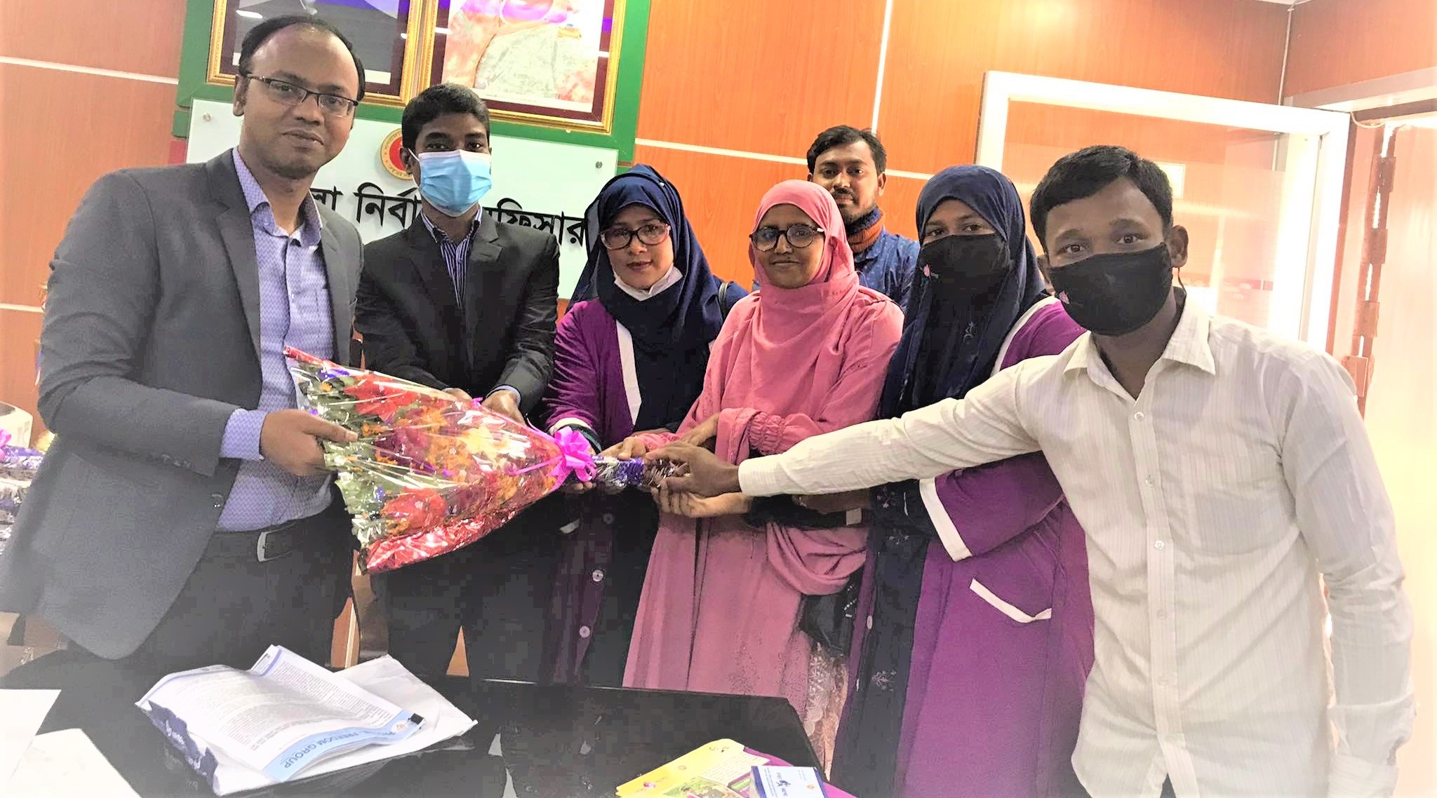 উপজেলা নির্বাহী অফিসার মহোদয়কে ফুলেল শুভেচ্ছা জ্ঞাপন