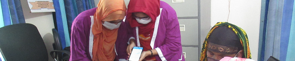 তথ্যকেন্দ্রে সেবা প্রদানের ছবি