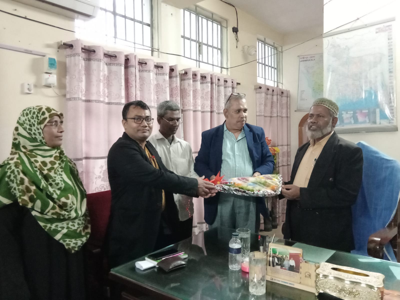 নতুন অধ্যক্ষকে বরণ