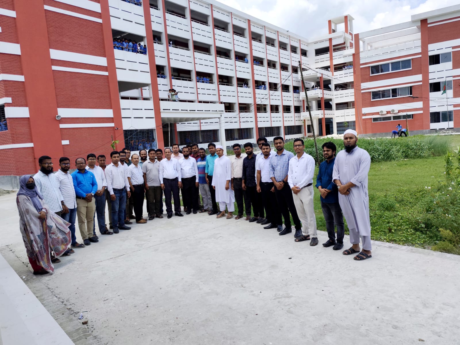 সকল কর্মকর্তা ও কর্মচারী
