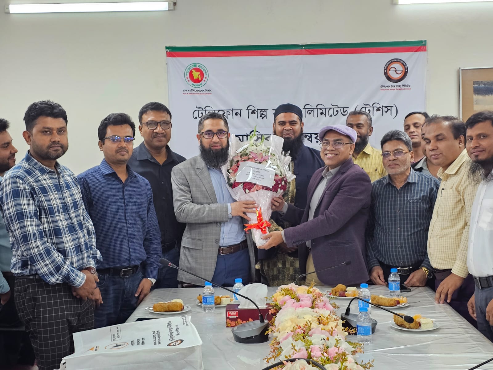 “টেশিসের সদ্য বিদায়ী ব্যবস্থাপনা পরিচালক মহোদয়ের সফল দায়িত্বপালনে কৃতজ্ঞতা জানাই এবং নতুন ব্যবস্থাপনা পরিচালক মহোদয়কে আন্তরিক অভিনন্দন ও শুভেচ্ছা। তাঁর নেতৃত্বে প্রতিষ্ঠানের উন্নয়নযাত্রা আরও গতিশীল হবে বলে টেশিস পরিবার আশাবাদী।”