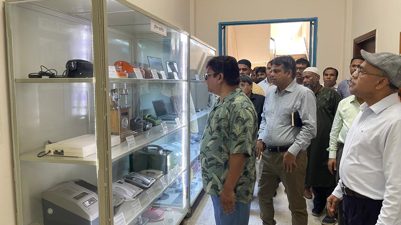 টেশিসের সম্মানিত চেয়ারম্যান এবং ডাক ও টেলিযোগাযোগ বিভাগের মাননীয় সচিব মহোদয়ের টেশিস পরিদর্শন।