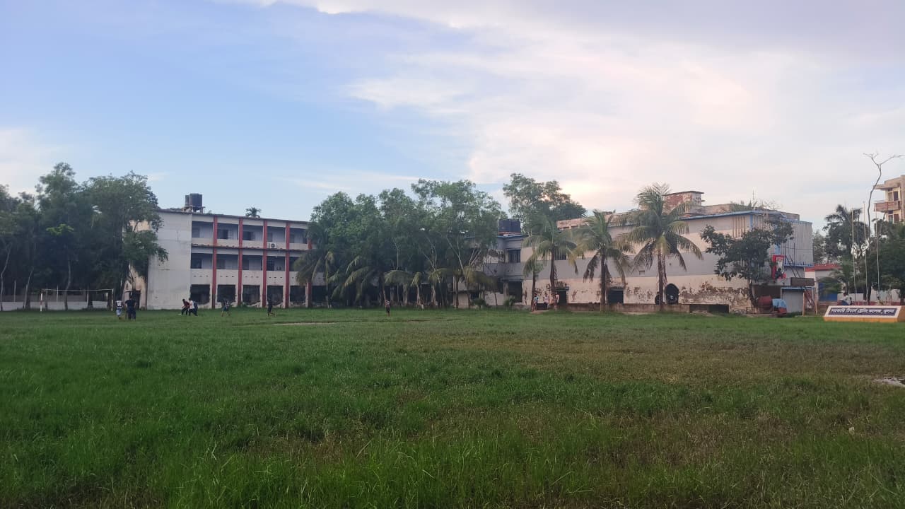 কলেজ মাঠ