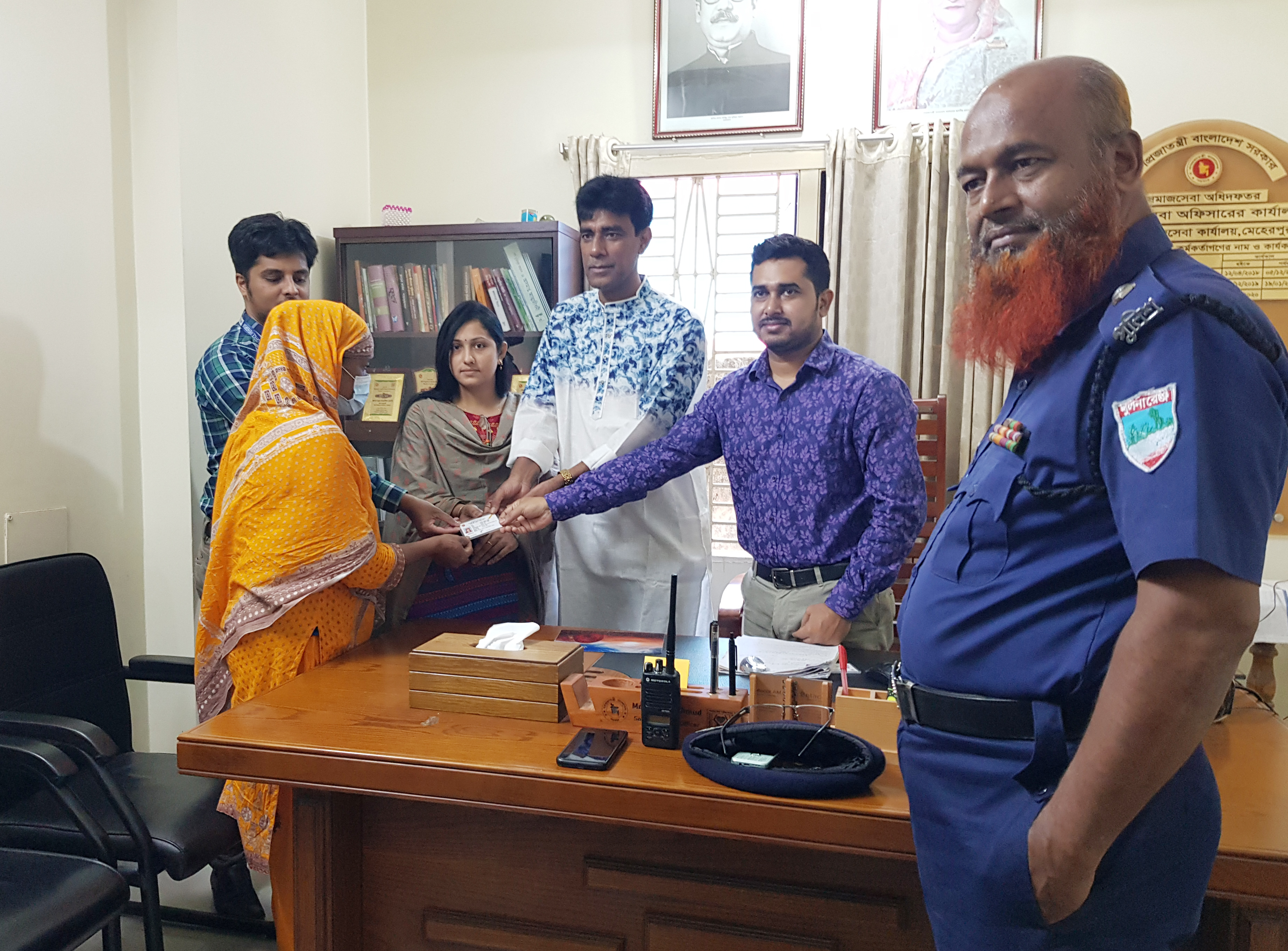 সূবর্ণ নাগরিক কার্ড বিতরণ