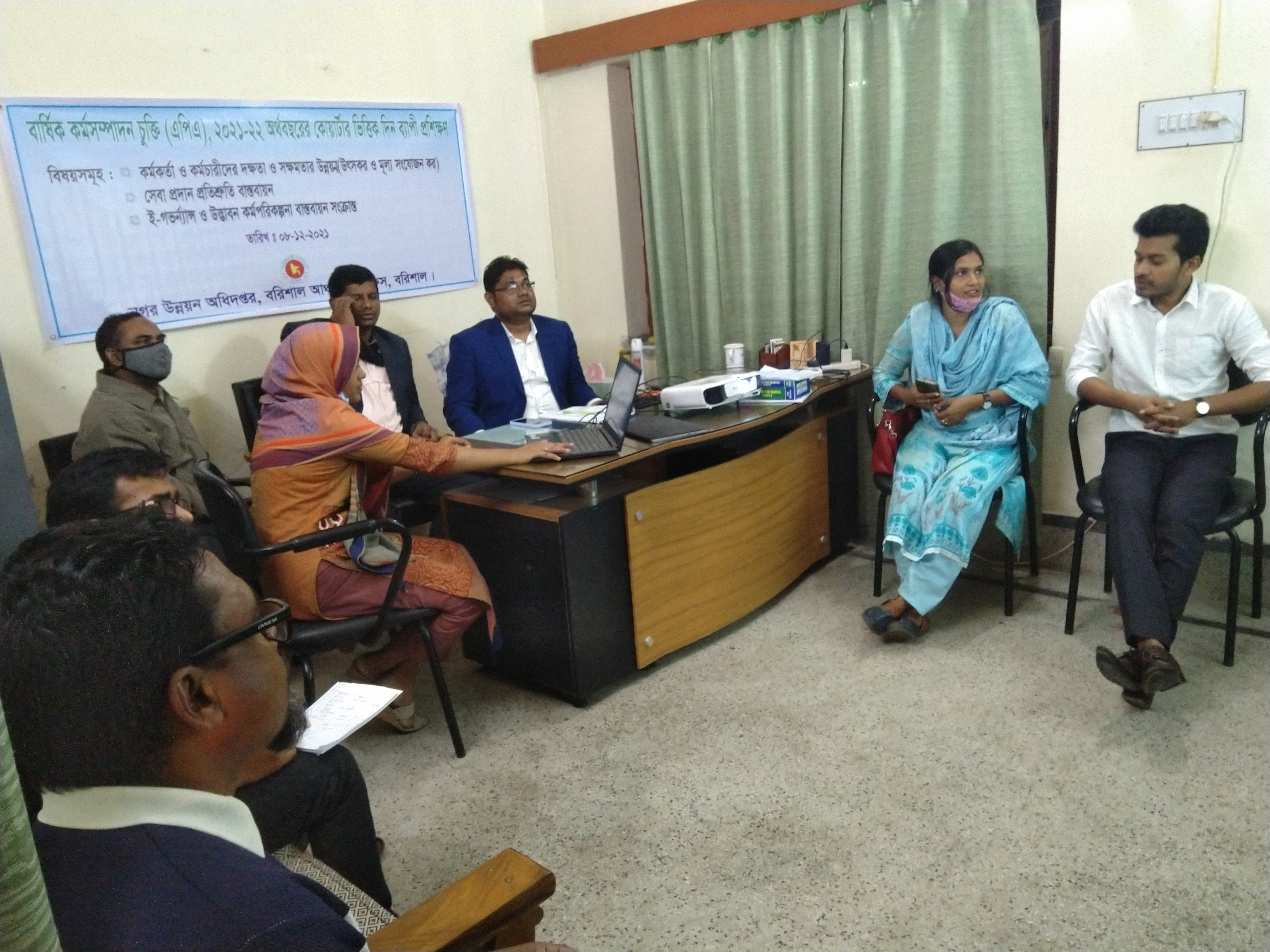 ০৮-১২-২০২১ তারিখে ‘কর্মকর্তা ও কর্মচারীদের দক্ষতা ও সক্ষমতার উন্নয়ন (উৎসকর ও মূল্য সংযোজন কর) বিষয়ে অনুষ্ঠিত ইন হাউজ প্রশিক্ষণের ছবি।