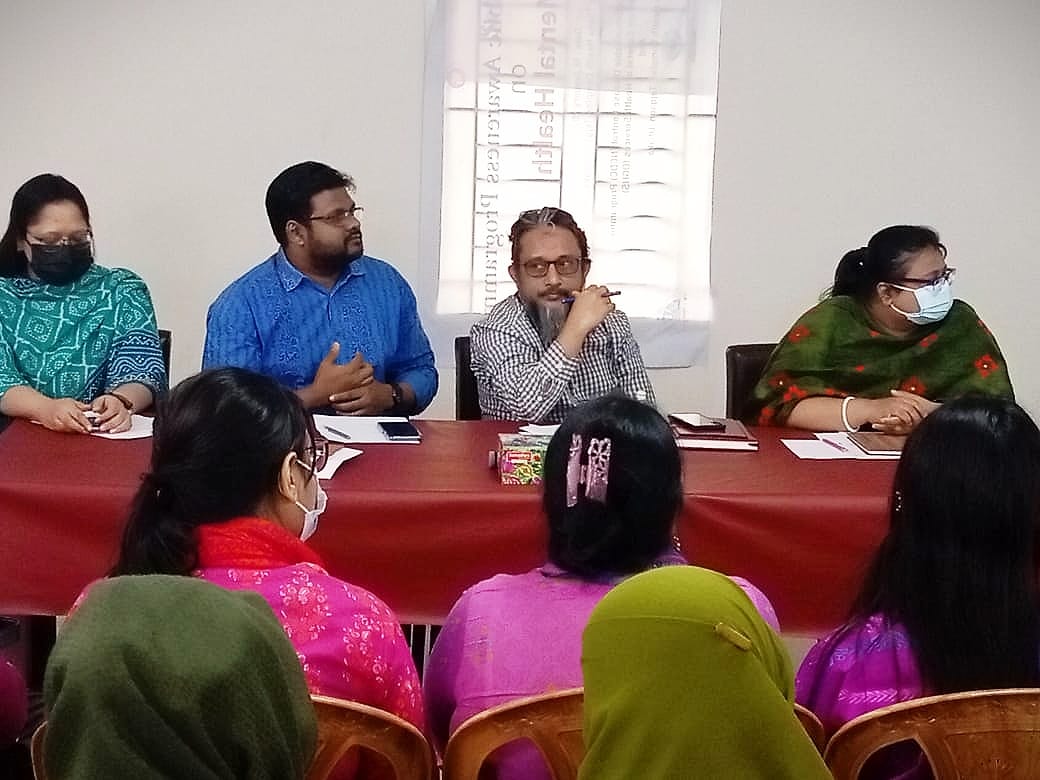 উপস্থিত থানা স্বাস্থ্য ও পরিবার পরিকল্পনা কর্মকর্তা ডাঃ গাজী আহমদ হাসান, গাইনী কনসালট্যান্ট ডাঃ শারমিনা জলিল, আবাসিক মেডিকেল অফিসার ডাঃ গাজী মাহমুদুল হাসান এবং এম ও ডিসি ডাঃ জয়শ্রী দাস।।