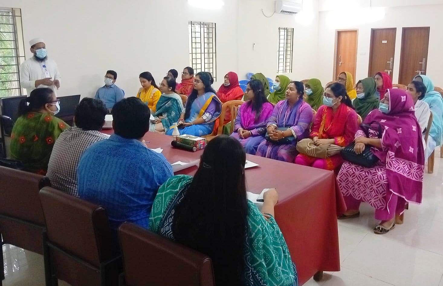 ডাঃ সাবিহা জাহান Diabetes and Hypertension এর কারণ, ঝুঁকি ও প্রতিকার নিয়ে সকলকে ধারণা দেন।