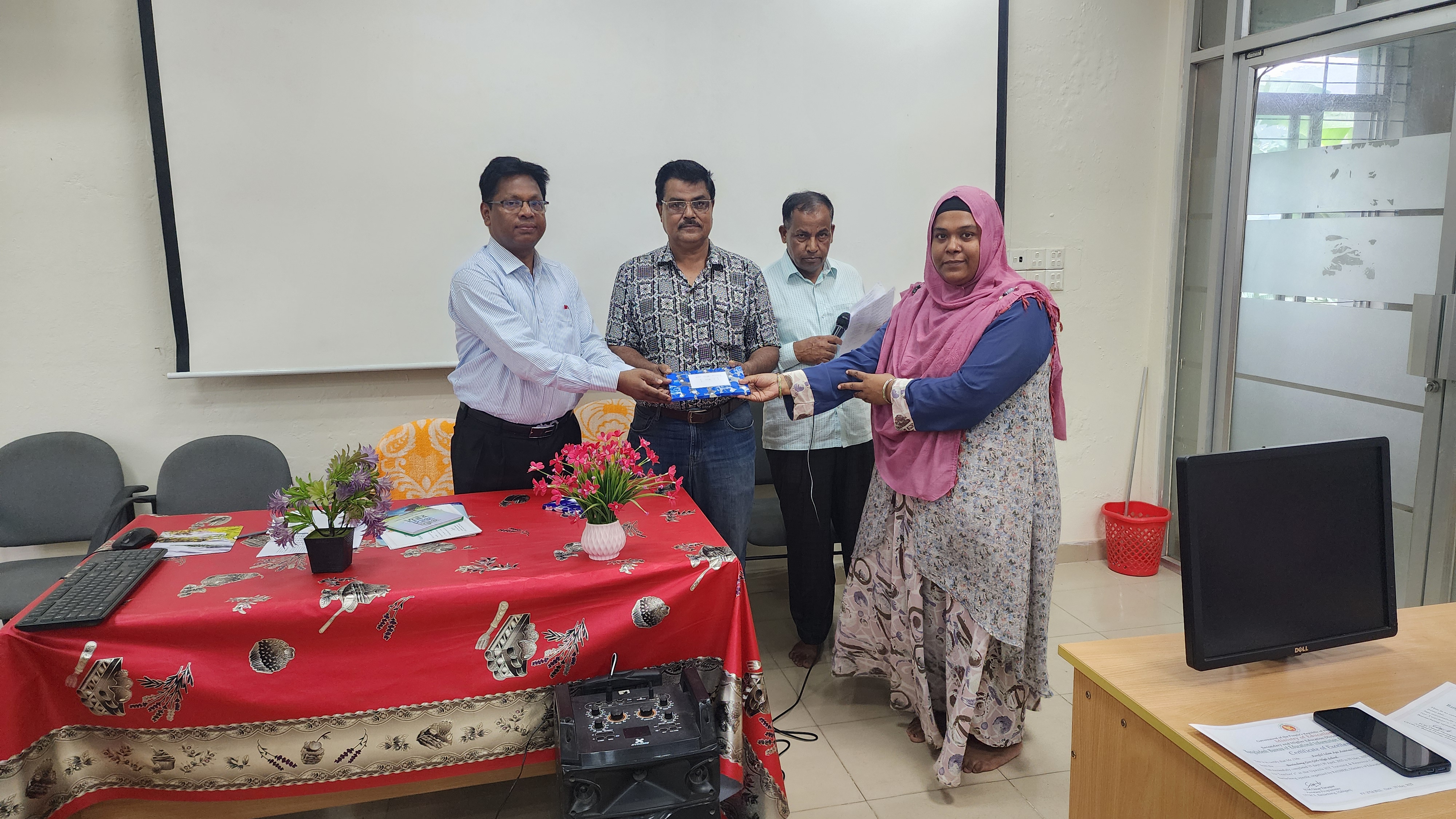 সনদপত্র বিতরণ