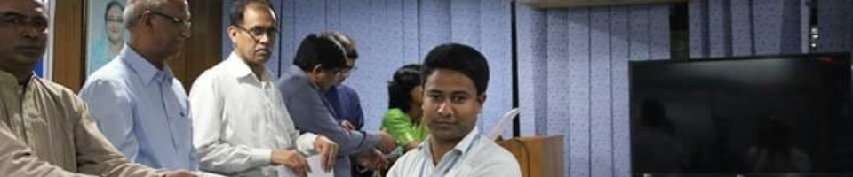 পাভেল/সার্টিফিকেট গ্রহনের ছবি।