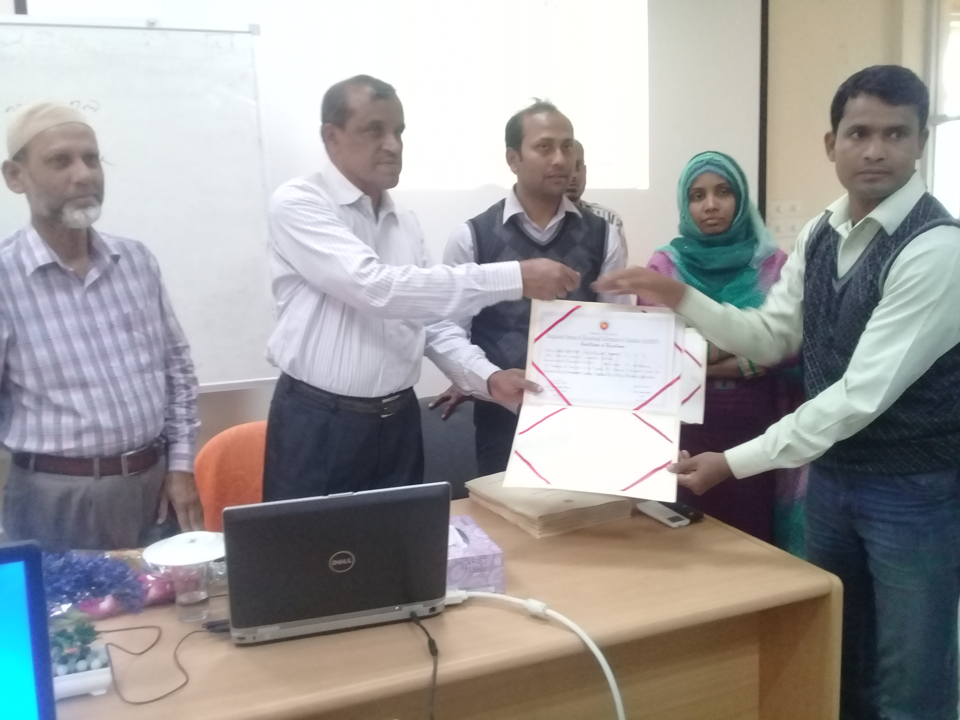 সার্টিফিকেট বিতরণ