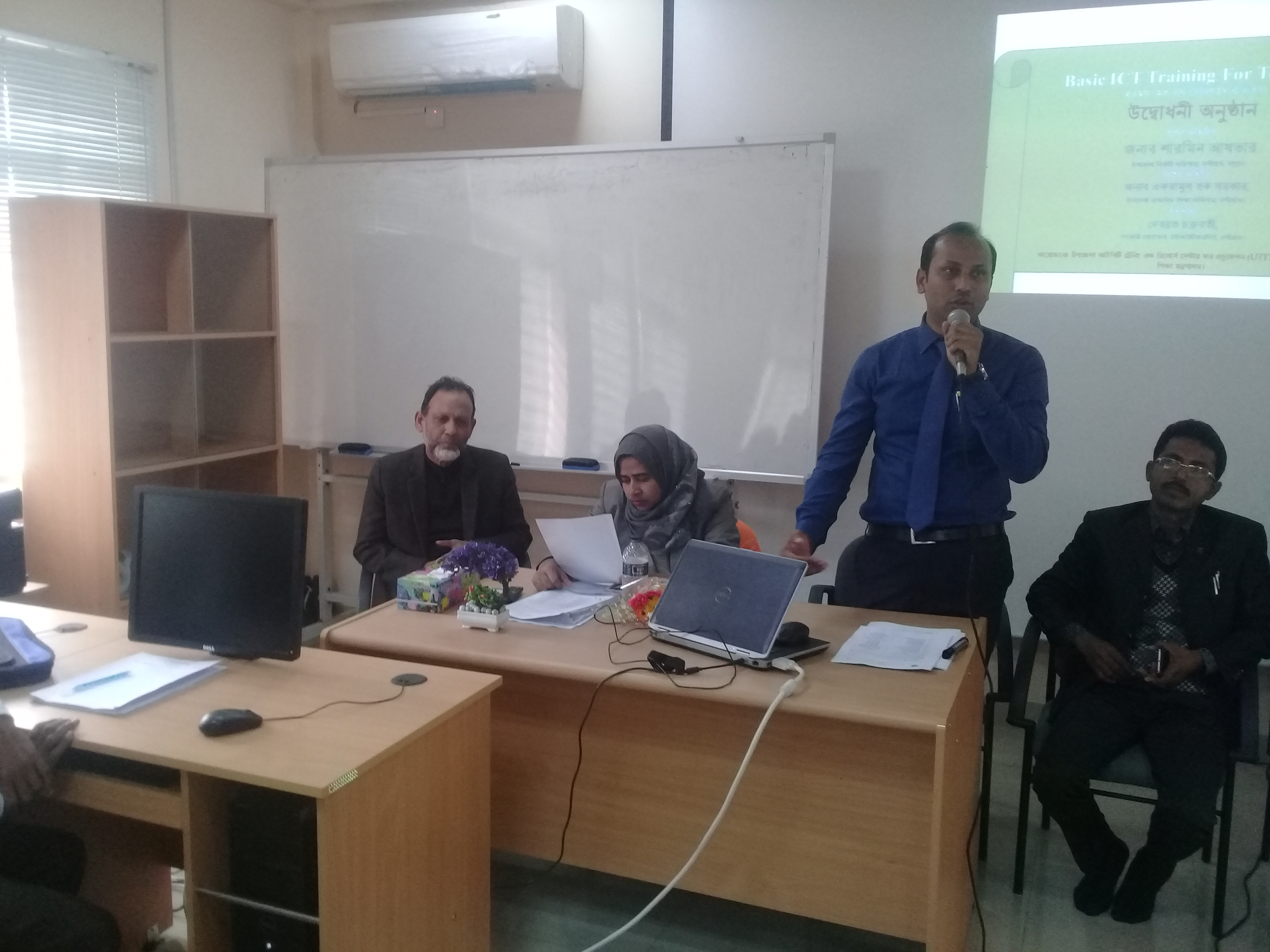 বক্তব্য রাখছেন নন্দীগ্রাম UITRCE এর সহকারী প্রোগ্রামার