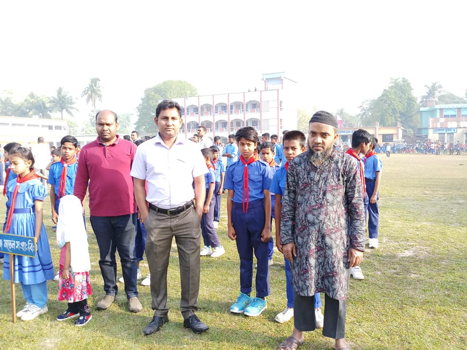 মহান স্বাধীনতা দিবস-২০১৯ উপলক্ষ্যে আয়োজিত কুচকাওয়াজের মাঠে দৌলৎগন্জ মডেল সপ্রাবি, জীবননগর, চুয়াডাঙ্গা, এর শিক্ষার্থীরা।