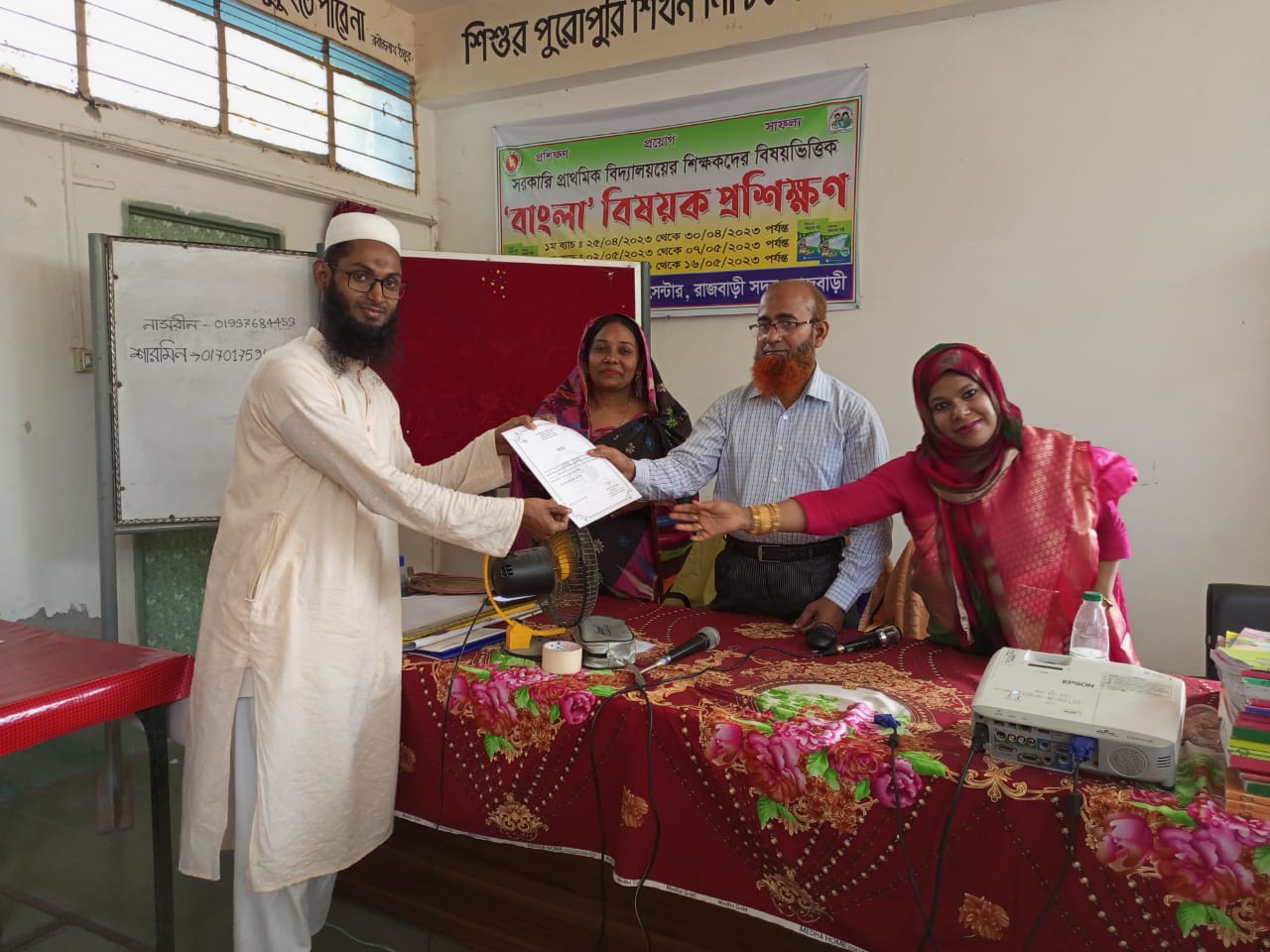 প্রশিক্ষণে সনদ বিতরণ