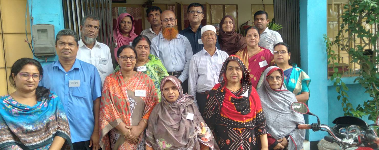 সরকারি প্রাথমিক বিদ্যালয়ের শিক্ষকদের কারিকুলাম প্রশিক্ষণে অংশগ্রহণকারীদের একাংশ