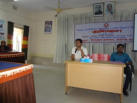 প্রশিক্ষণে ইউএনও এবং প্রশিক্ষক